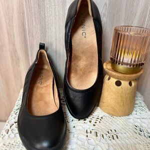 Vionic Women's Elegant Black Leather Loafers